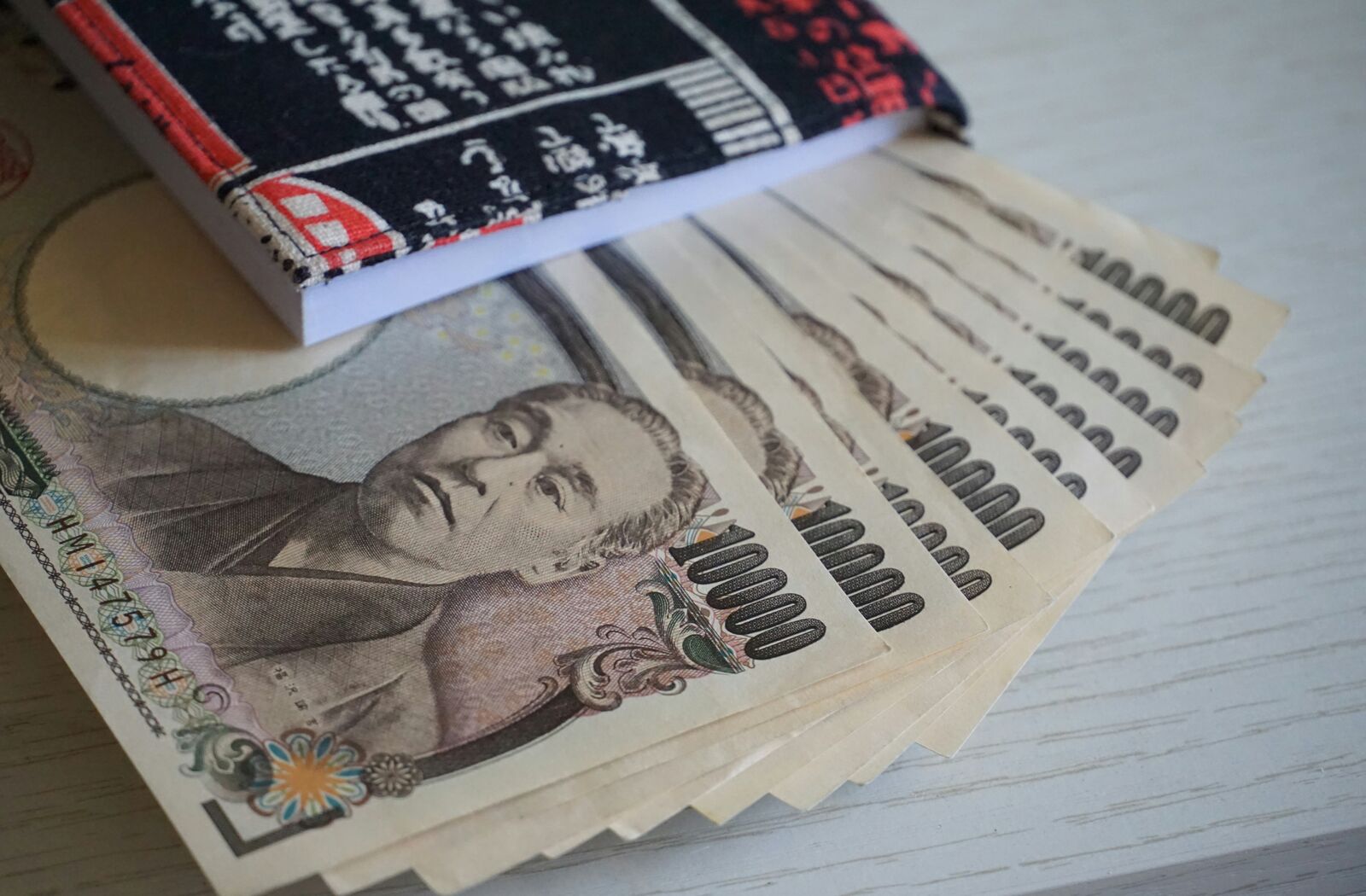 財布から出した紙幣